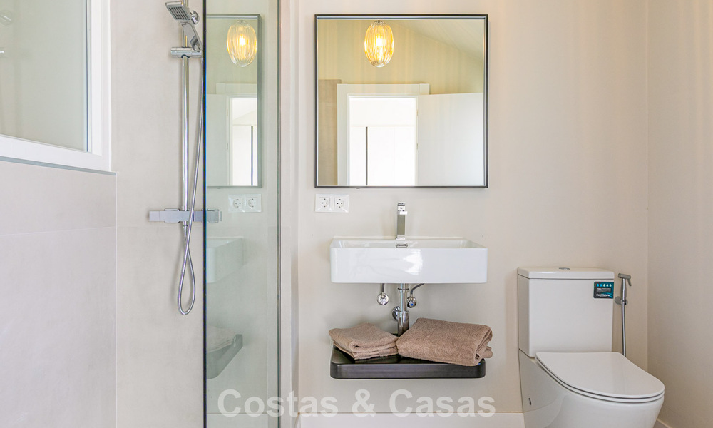 Duplex penthouse met zeezicht te koop op loopafstand van alle voorzieningen en Puerto Banus in Nueva Andalucia, Marbella 789331