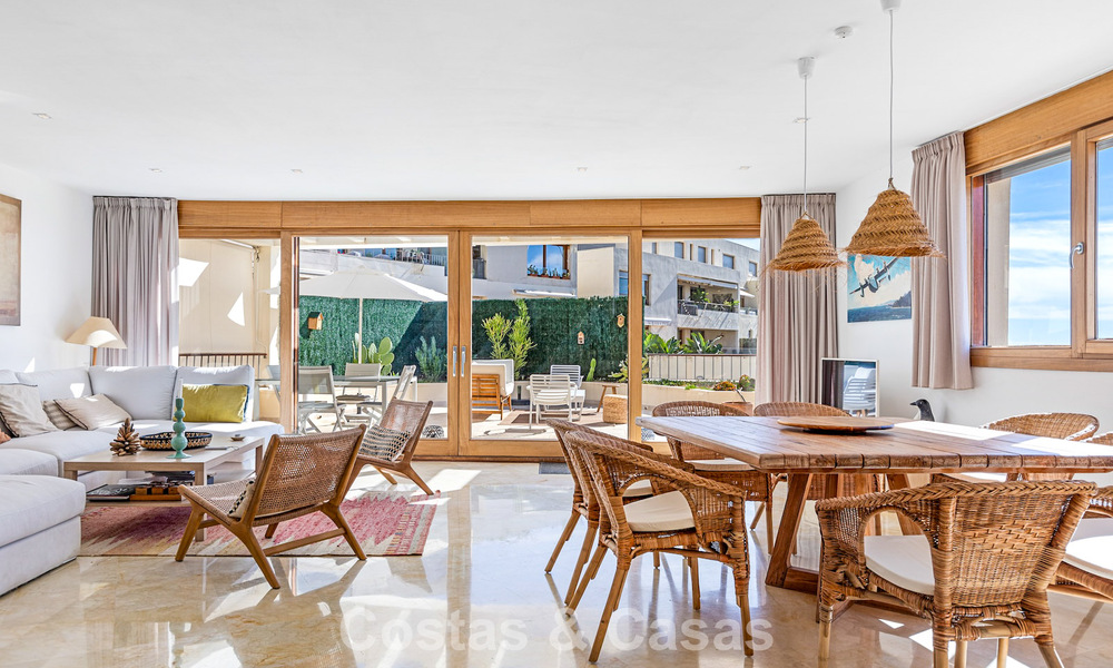 Instapklaar, contemporain appartement met panoramisch zeezicht te koop ten oosten van Marbella 789368