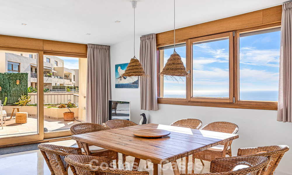 Instapklaar, contemporain appartement met panoramisch zeezicht te koop ten oosten van Marbella 789370