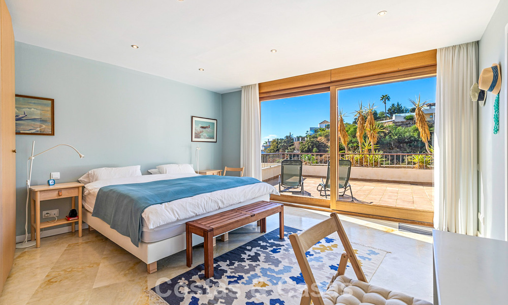 Instapklaar, contemporain appartement met panoramisch zeezicht te koop ten oosten van Marbella 789379