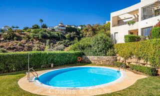 Instapklaar, contemporain appartement met panoramisch zeezicht te koop ten oosten van Marbella 789386 