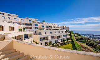 Instapklaar, contemporain appartement met panoramisch zeezicht te koop ten oosten van Marbella 789389 