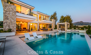 Exclusieve hedendaagse luxevilla te koop binnen een beveiligde gemeenschap in La Quinta, Benahavis - Marbella 789398 