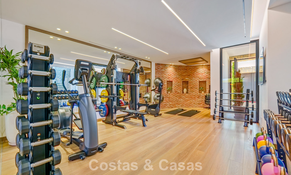 Exclusieve hedendaagse luxevilla te koop binnen een beveiligde gemeenschap in La Quinta, Benahavis - Marbella 789411