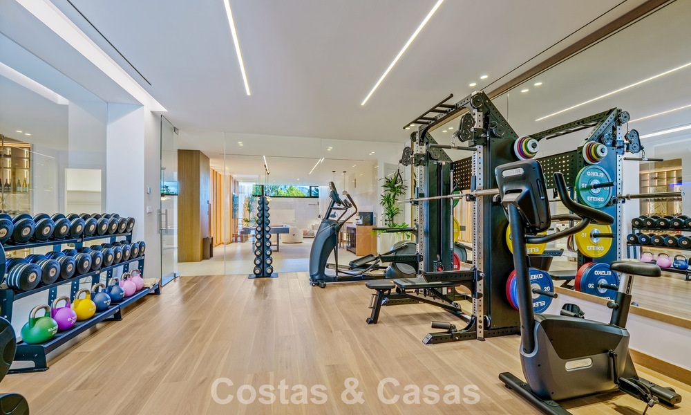 Exclusieve hedendaagse luxevilla te koop binnen een beveiligde gemeenschap in La Quinta, Benahavis - Marbella 789412