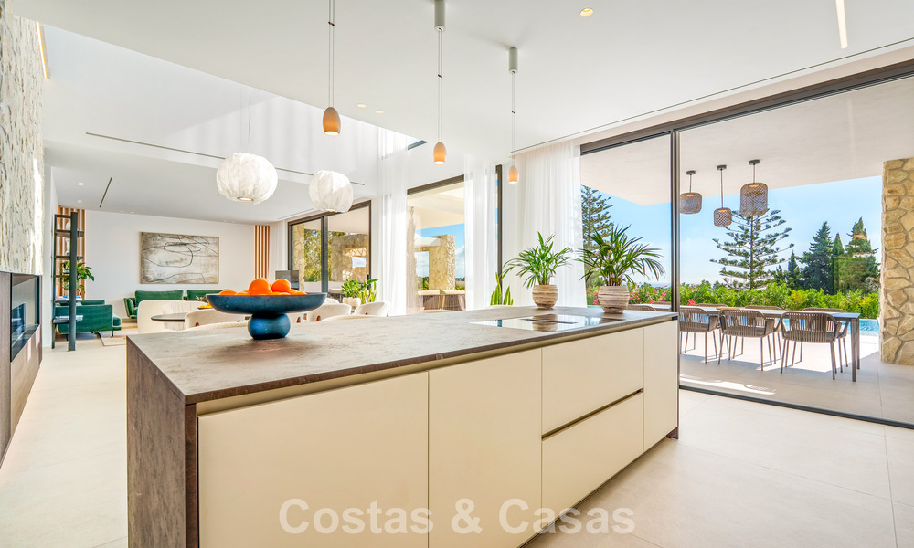 Exclusieve hedendaagse luxevilla te koop binnen een beveiligde gemeenschap in La Quinta, Benahavis - Marbella 789419