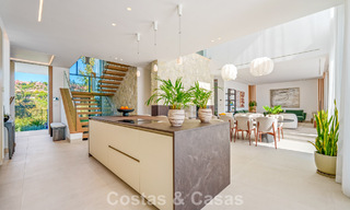 Exclusieve hedendaagse luxevilla te koop binnen een beveiligde gemeenschap in La Quinta, Benahavis - Marbella 789420 