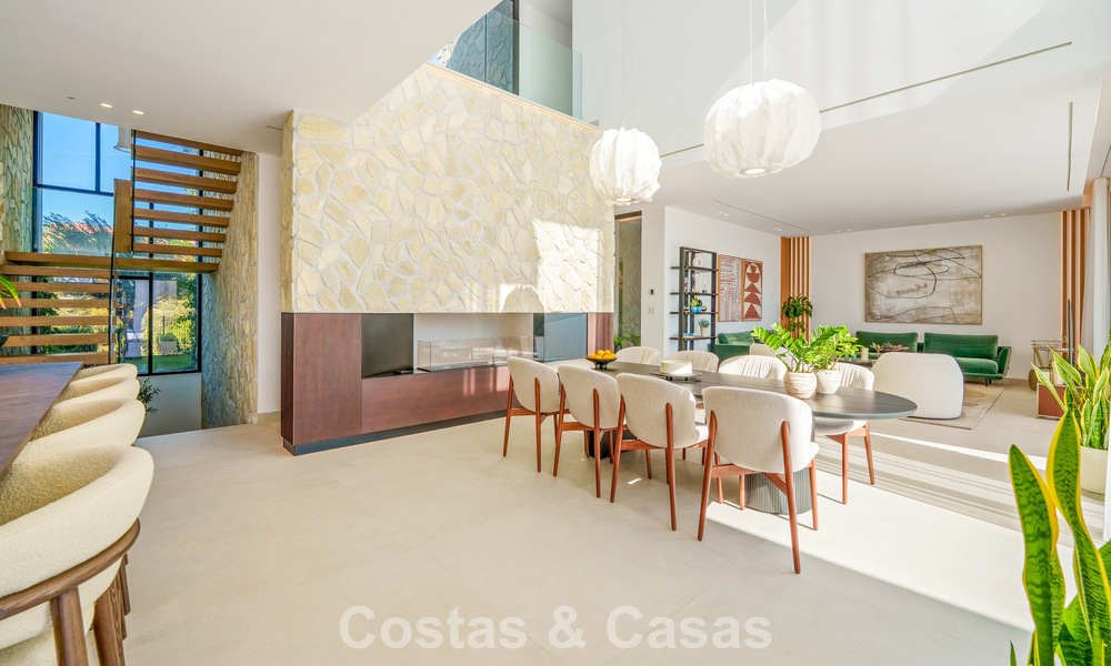Exclusieve hedendaagse luxevilla te koop binnen een beveiligde gemeenschap in La Quinta, Benahavis - Marbella 789421