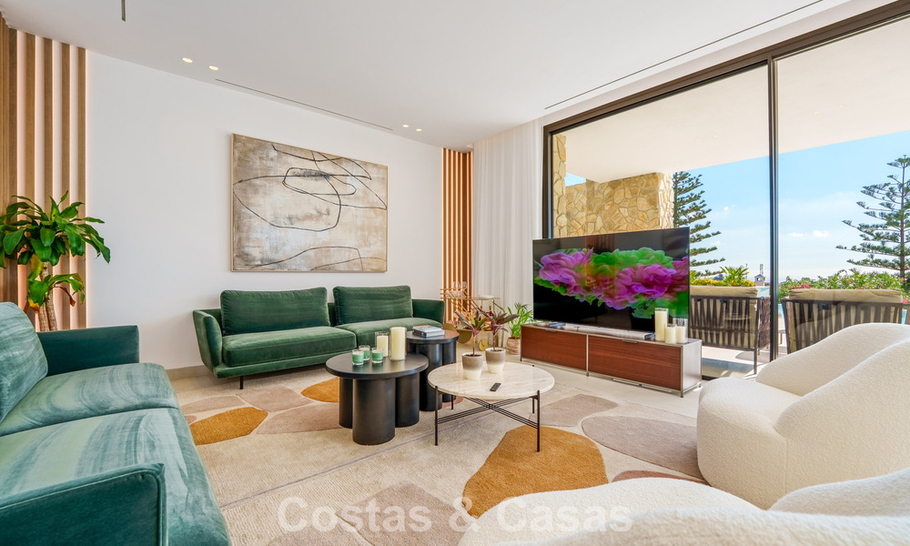 Exclusieve hedendaagse luxevilla te koop binnen een beveiligde gemeenschap in La Quinta, Benahavis - Marbella 789423