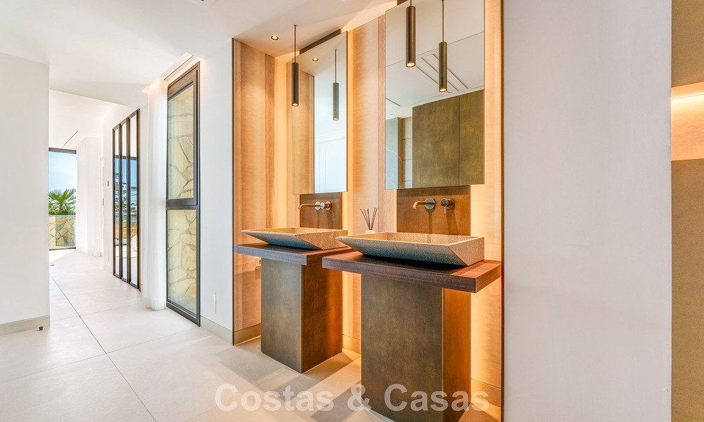 Exclusieve hedendaagse luxevilla te koop binnen een beveiligde gemeenschap in La Quinta, Benahavis - Marbella 789430