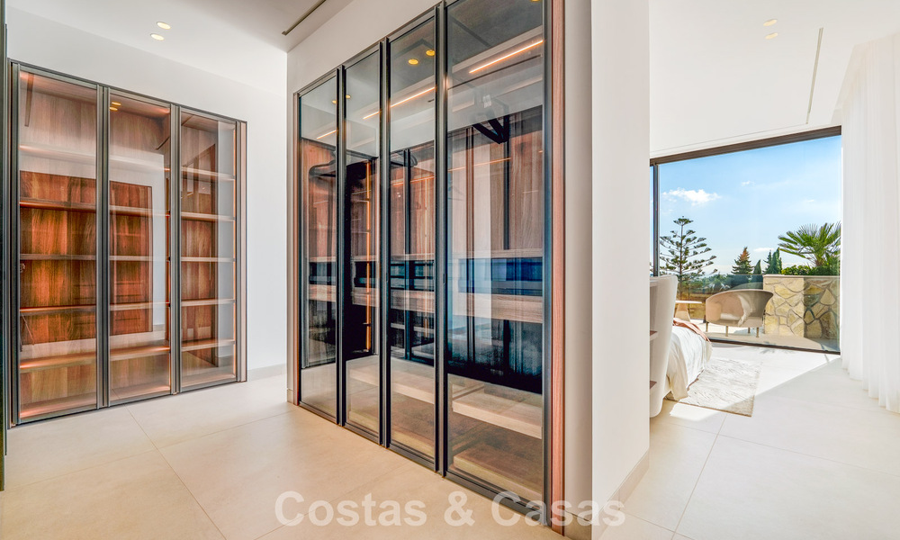Exclusieve hedendaagse luxevilla te koop binnen een beveiligde gemeenschap in La Quinta, Benahavis - Marbella 789431
