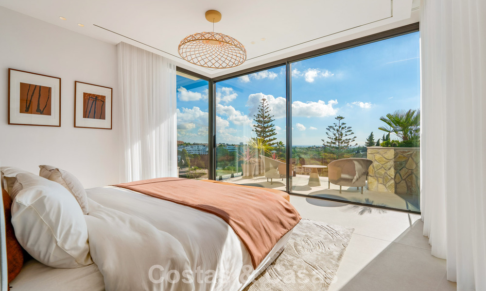 Exclusieve hedendaagse luxevilla te koop binnen een beveiligde gemeenschap in La Quinta, Benahavis - Marbella 789432