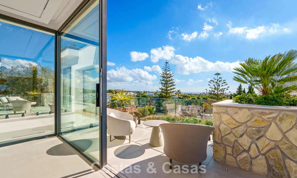 Exclusieve hedendaagse luxevilla te koop binnen een beveiligde gemeenschap in La Quinta, Benahavis - Marbella 789433