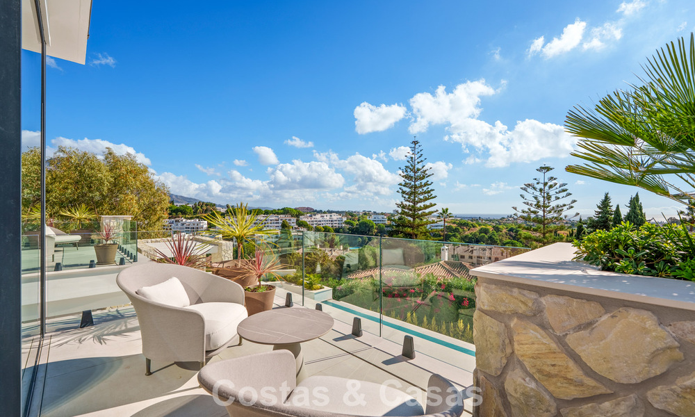 Exclusieve hedendaagse luxevilla te koop binnen een beveiligde gemeenschap in La Quinta, Benahavis - Marbella 789434