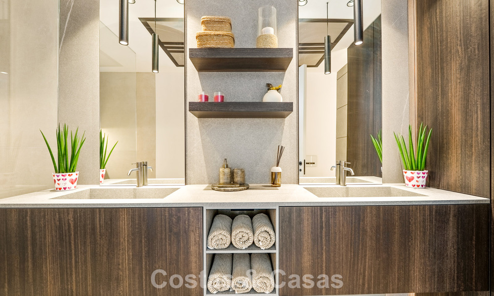 Exclusieve hedendaagse luxevilla te koop binnen een beveiligde gemeenschap in La Quinta, Benahavis - Marbella 789438