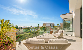 Exclusieve hedendaagse luxevilla te koop binnen een beveiligde gemeenschap in La Quinta, Benahavis - Marbella 789440 