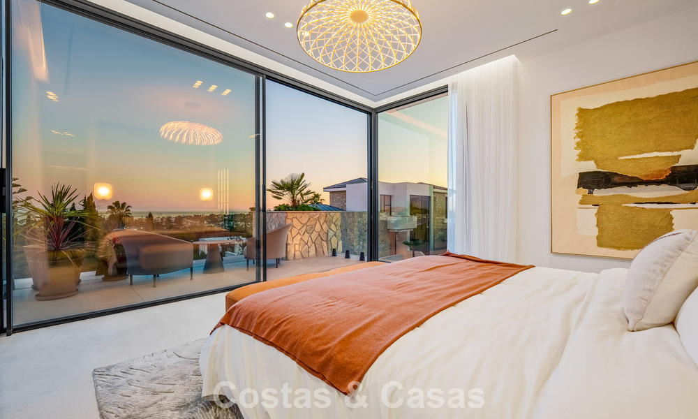 Exclusieve hedendaagse luxevilla te koop binnen een beveiligde gemeenschap in La Quinta, Benahavis - Marbella 789454