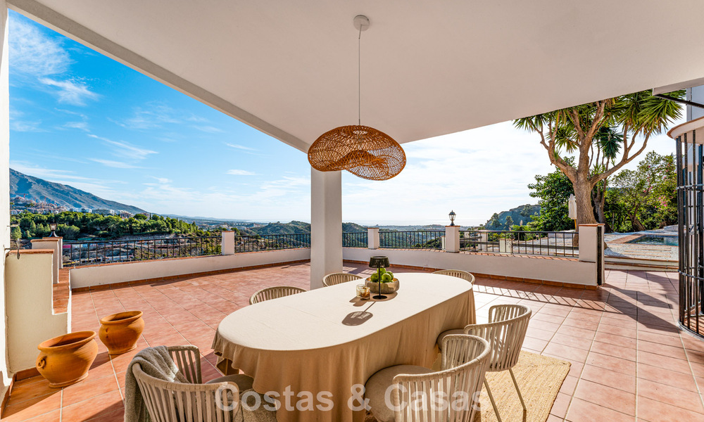 Elegante Andalusische luxevilla met tijdloze charme te koop in El Madroñal, Marbella - Benahavis 789523