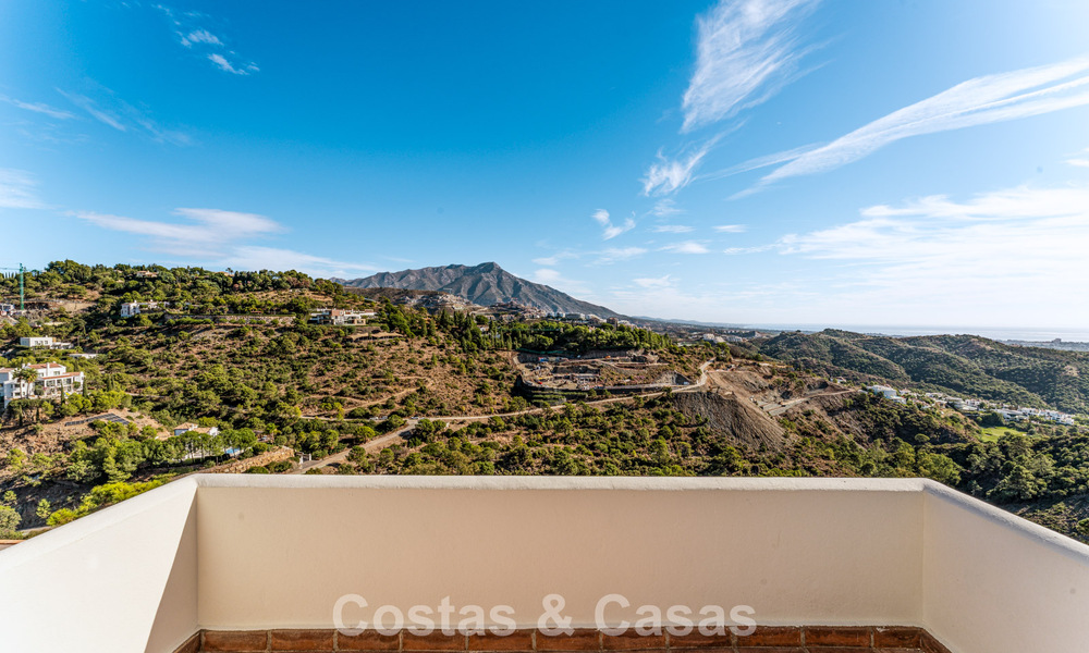 Elegante Andalusische luxevilla met tijdloze charme te koop in El Madroñal, Marbella - Benahavis 789529