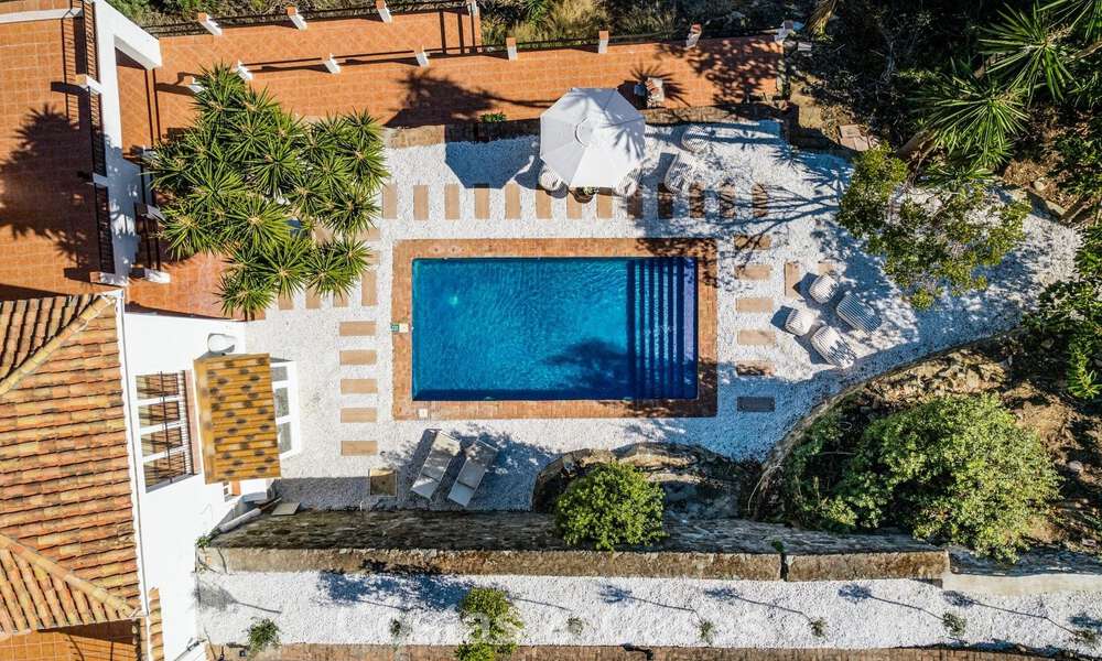 Elegante Andalusische luxevilla met tijdloze charme te koop in El Madroñal, Marbella - Benahavis 789533