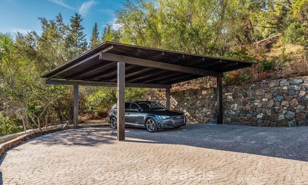 Elegante Andalusische luxevilla met tijdloze charme te koop in El Madroñal, Marbella - Benahavis 789556