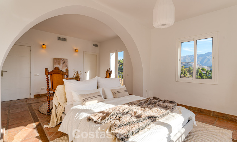 Elegante Andalusische luxevilla met tijdloze charme te koop in El Madroñal, Marbella - Benahavis 789558