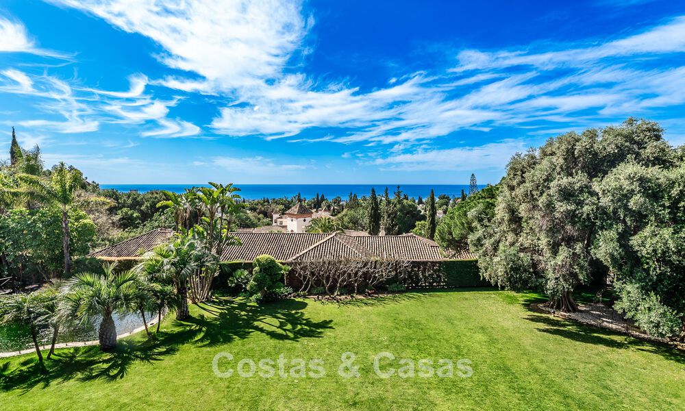 Opmerkelijke, Spaanse villa te koop met zeezicht en op een groot perceel in Sierra Blanca in Marbella 789627