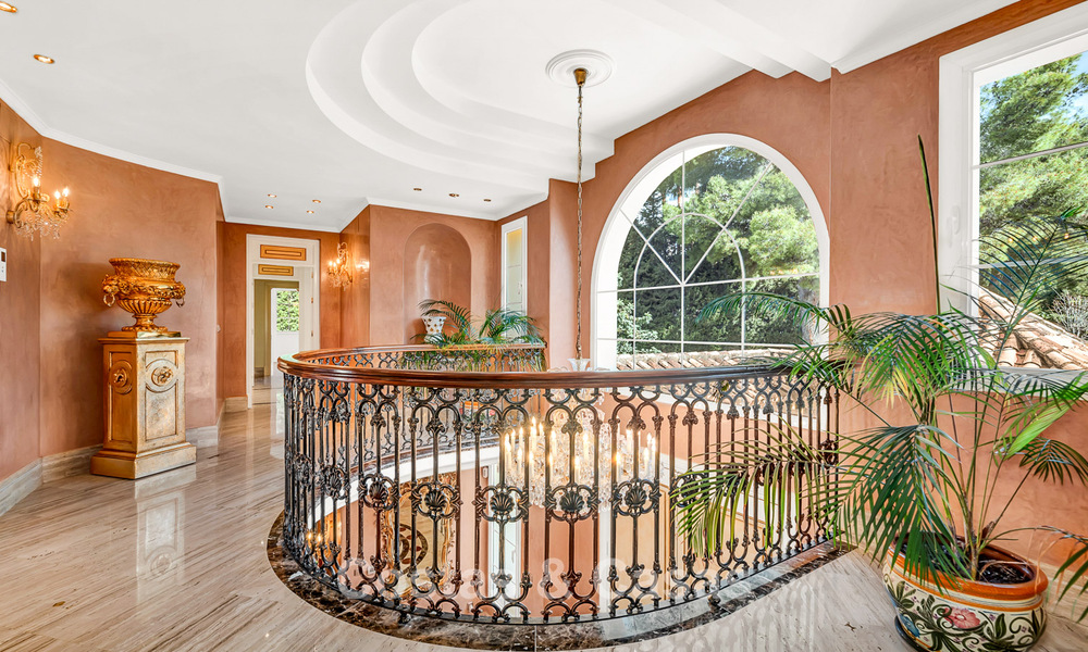 Opmerkelijke, Spaanse villa te koop met zeezicht en op een groot perceel in Sierra Blanca in Marbella 789628