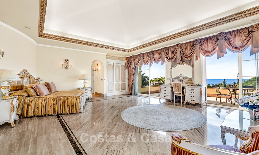 Opmerkelijke, Spaanse villa te koop met zeezicht en op een groot perceel in Sierra Blanca in Marbella 789629