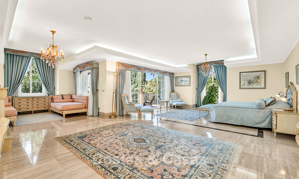 Opmerkelijke, Spaanse villa te koop met zeezicht en op een groot perceel in Sierra Blanca in Marbella 789630