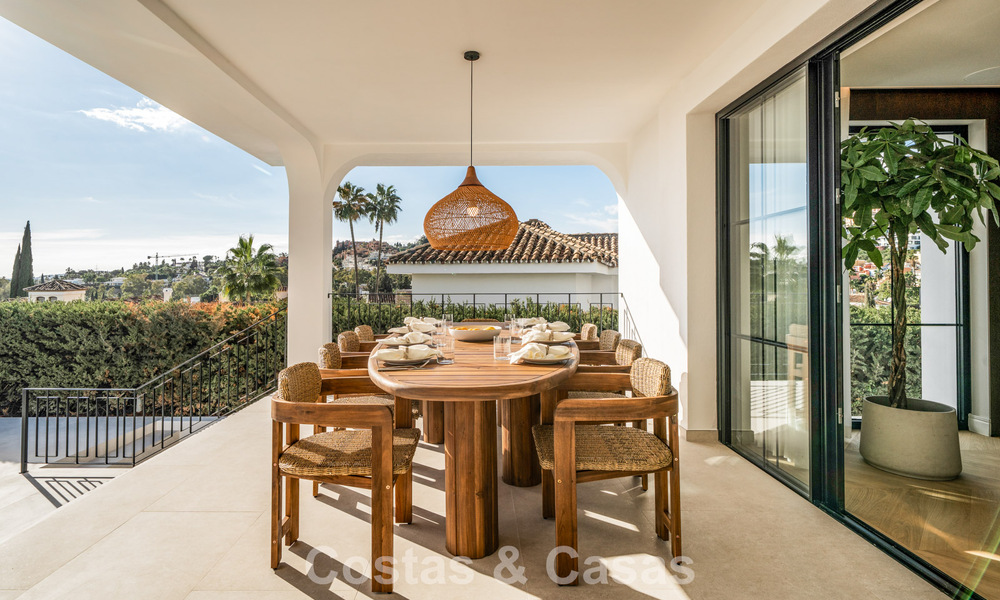 Modern-Mediterrane villa met zeezicht te koop in een geprefereerde wijk van Nueva Andalucia, Marbella 789635