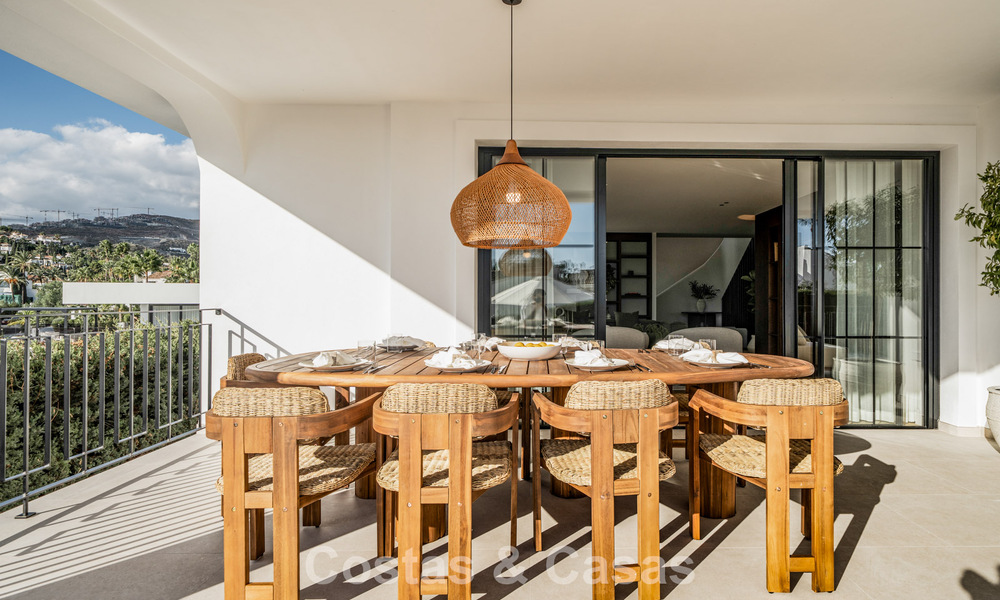 Modern-Mediterrane villa met zeezicht te koop in een geprefereerde wijk van Nueva Andalucia, Marbella 789637