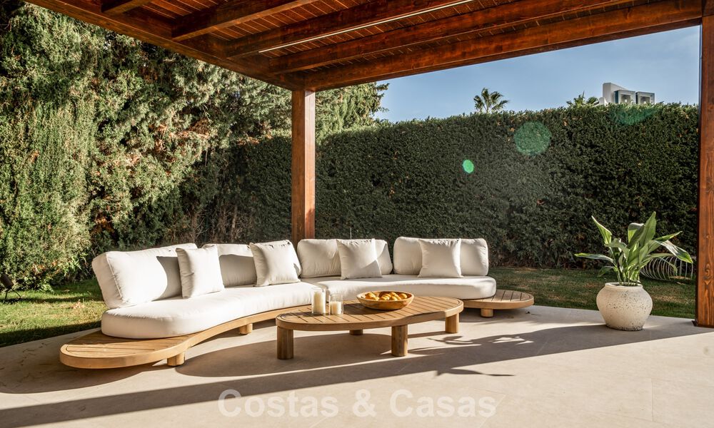 Modern-Mediterrane villa met zeezicht te koop in een geprefereerde wijk van Nueva Andalucia, Marbella 789638