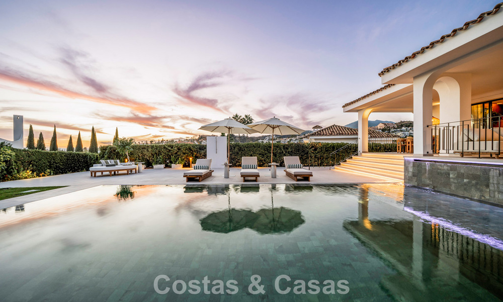 Modern-Mediterrane villa met zeezicht te koop in een geprefereerde wijk van Nueva Andalucia, Marbella 789641