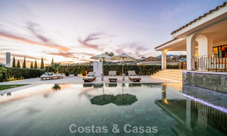 Modern-Mediterrane villa met zeezicht te koop in een geprefereerde wijk van Nueva Andalucia, Marbella 789641 