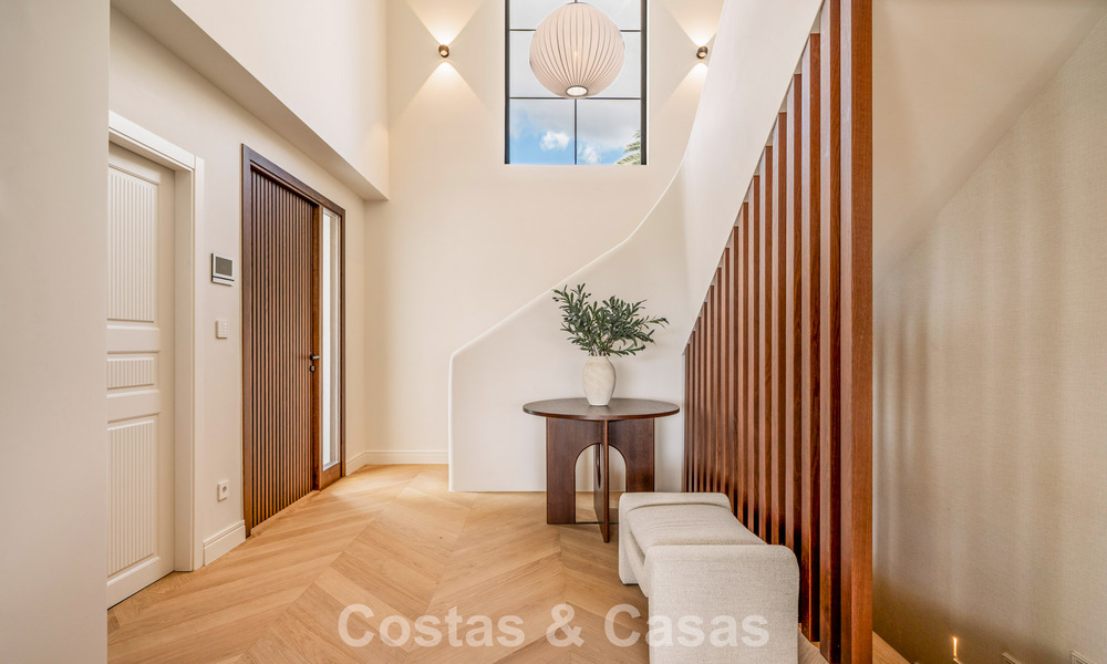 Modern-Mediterrane villa met zeezicht te koop in een geprefereerde wijk van Nueva Andalucia, Marbella 789642