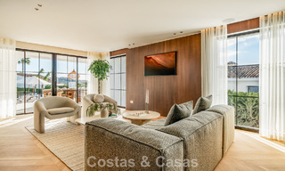 Modern-Mediterrane villa met zeezicht te koop in een geprefereerde wijk van Nueva Andalucia, Marbella 789655 