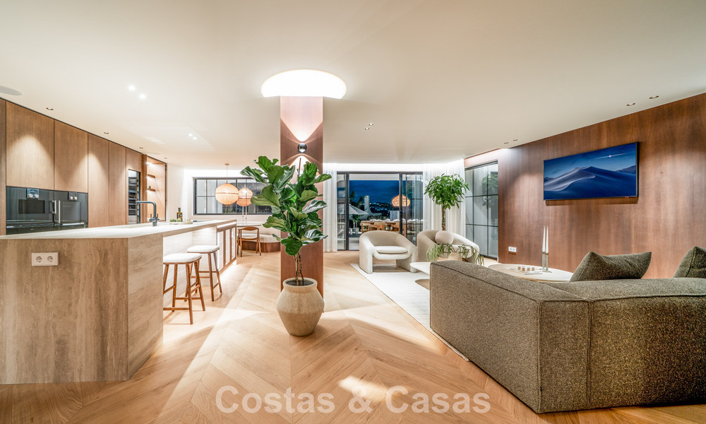 Modern-Mediterrane villa met zeezicht te koop in een geprefereerde wijk van Nueva Andalucia, Marbella 789657