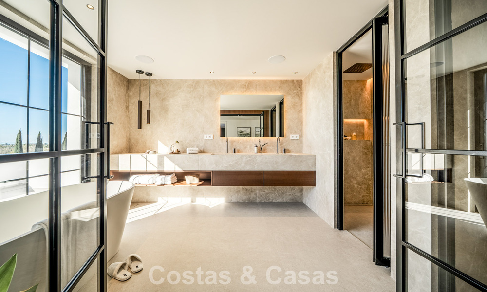 Modern-Mediterrane villa met zeezicht te koop in een geprefereerde wijk van Nueva Andalucia, Marbella 789660