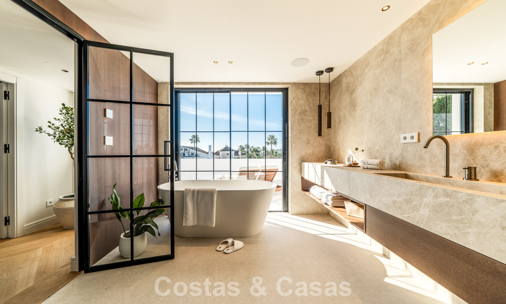 Modern-Mediterrane villa met zeezicht te koop in een geprefereerde wijk van Nueva Andalucia, Marbella 789662