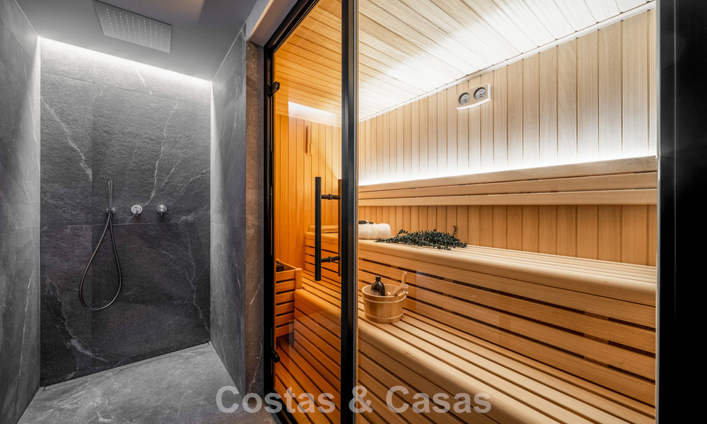 Modern-Mediterrane villa met zeezicht te koop in een geprefereerde wijk van Nueva Andalucia, Marbella 789677