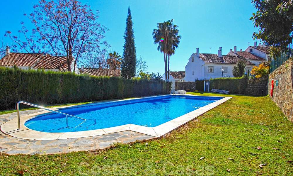 Charmante rijwoningen te koop in een gated community aan de Golden Mile van Marbella 808409