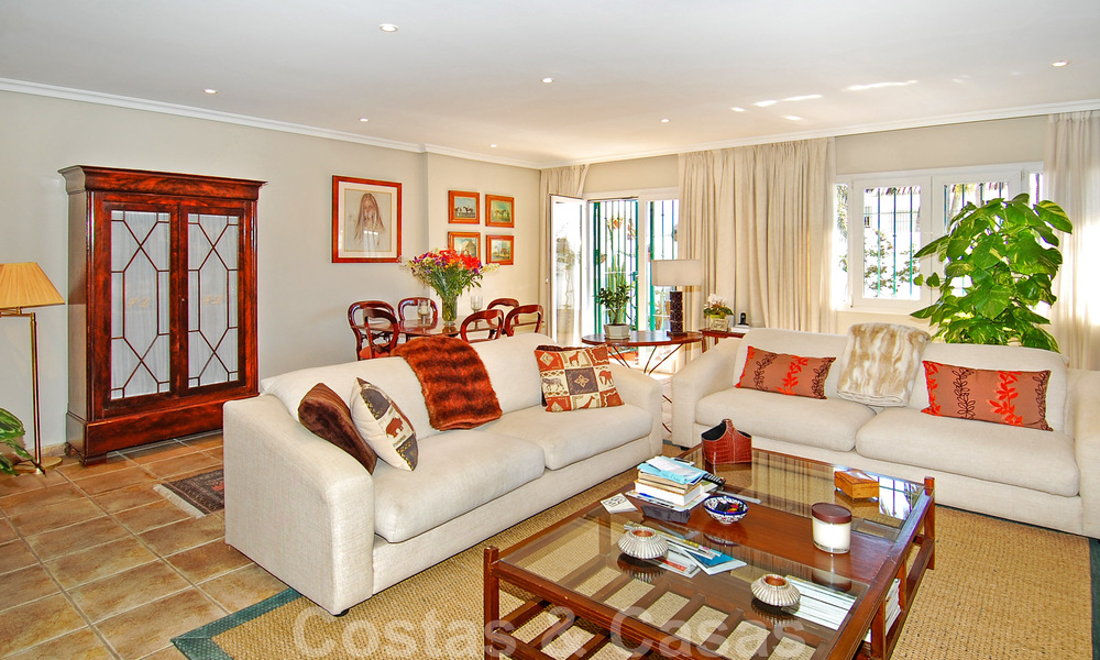 Charmante rijwoningen te koop in een gated community aan de Golden Mile van Marbella 808412