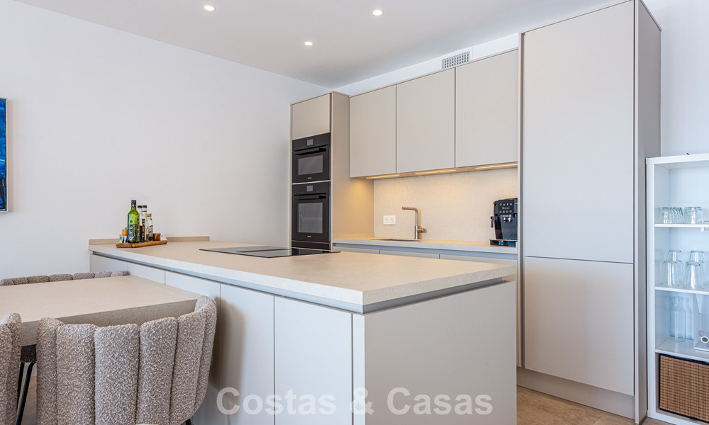 Ruim, modern gerenoveerde rijwoning te koop in het hartje van Nueva Andalucia’s golfvallei, Marbella 789982