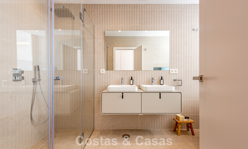 Ruim, modern gerenoveerde rijwoning te koop in het hartje van Nueva Andalucia’s golfvallei, Marbella 789994