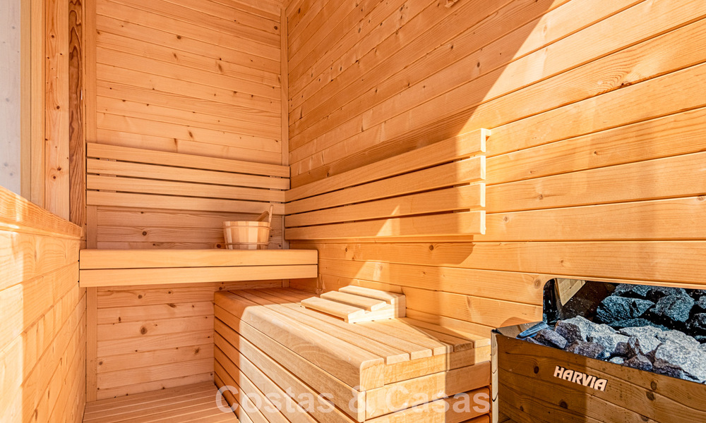 Ruim, modern gerenoveerde rijwoning te koop in het hartje van Nueva Andalucia’s golfvallei, Marbella 790001