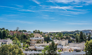 Ruim, modern gerenoveerde rijwoning te koop in het hartje van Nueva Andalucia’s golfvallei, Marbella 790004 