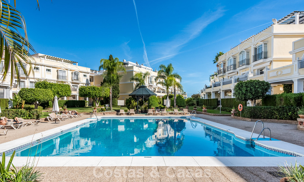 Ruim, modern gerenoveerde rijwoning te koop in het hartje van Nueva Andalucia’s golfvallei, Marbella 790011