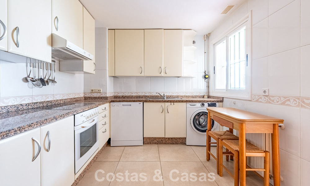 Ruim frontline golf penthouse appartement te koop dicht bij alle voorzieningen in Guadalmina Alta en San Pedro, Marbella 790017