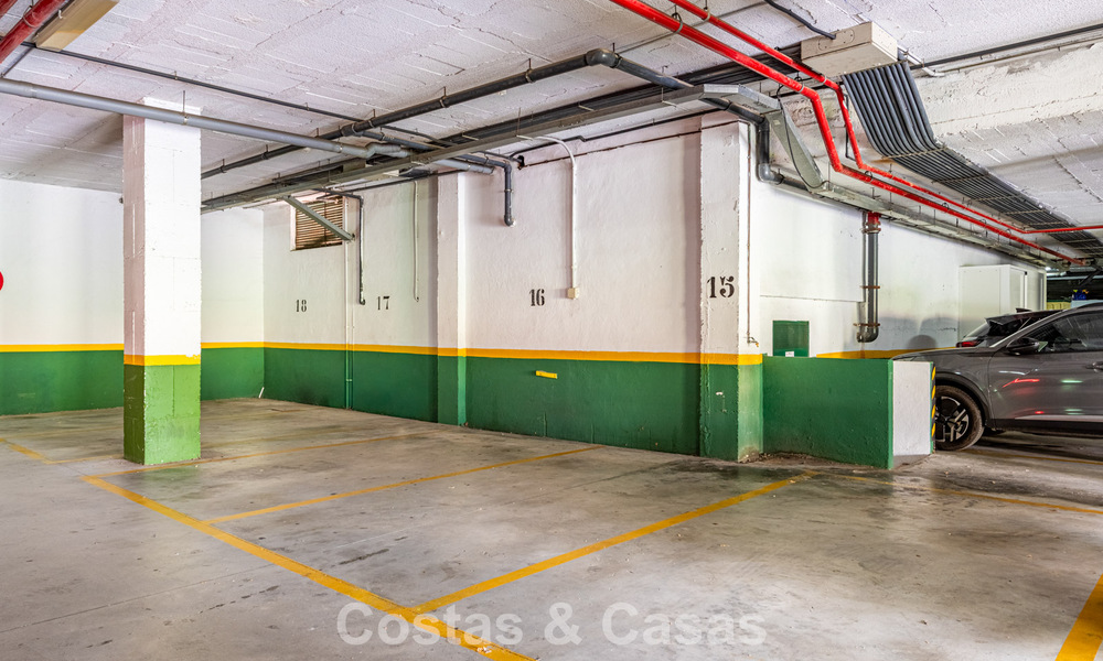 Ruim frontline golf penthouse appartement te koop dicht bij alle voorzieningen in Guadalmina Alta en San Pedro, Marbella 790021